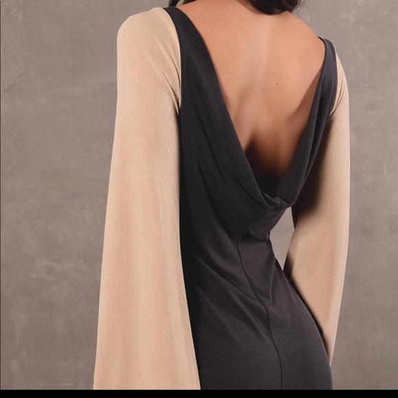 Dress with bell sleeves and deep back - Picture 4 of 5